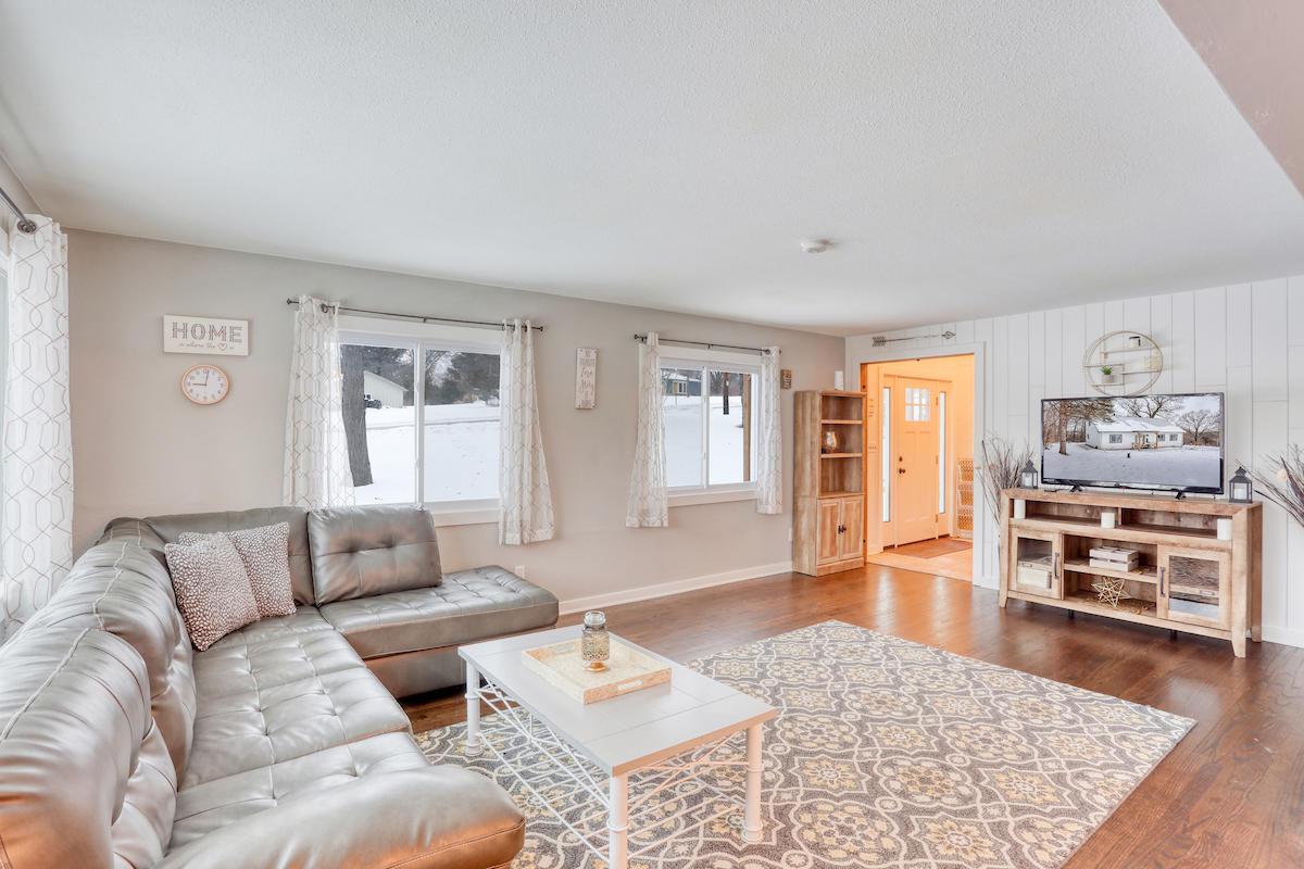 1530 S Norwood Dr., New Berlin, WI 53146