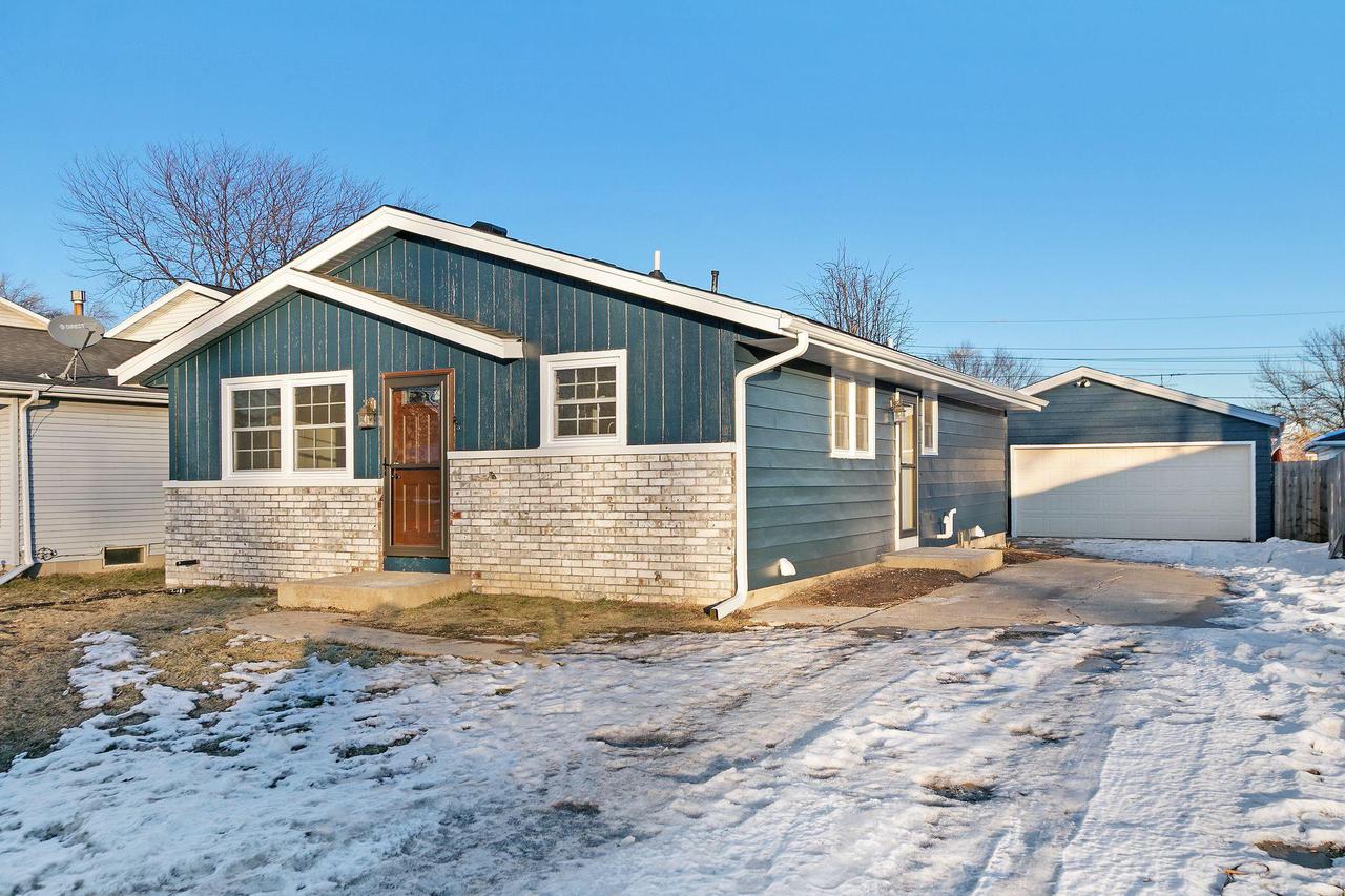 1711 Monroe Ave., Racine, WI 53405