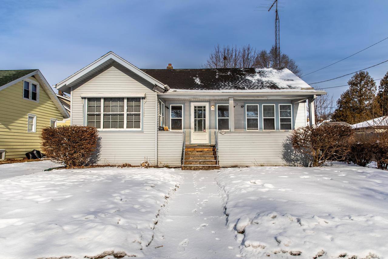 2014 69th St, Kenosha, WI 53143