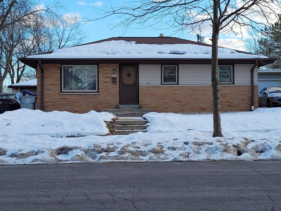 7901 W Palmetto, Milwaukee, WI 53218