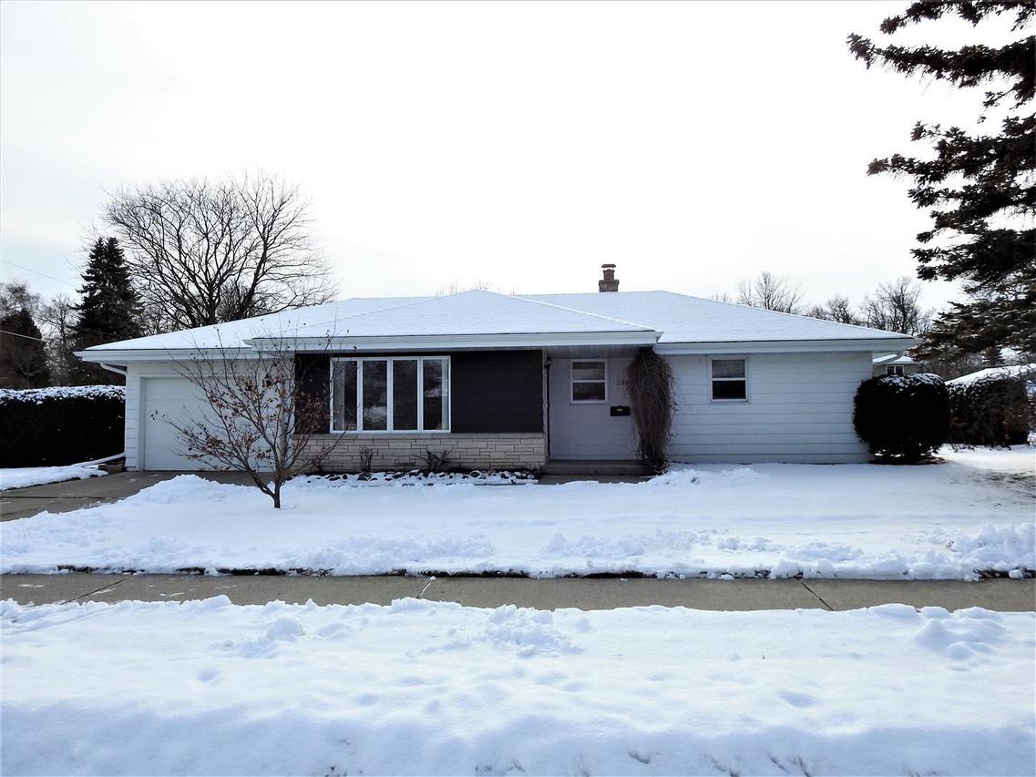 2101 Lexington Dr., Manitowoc, WI 54220