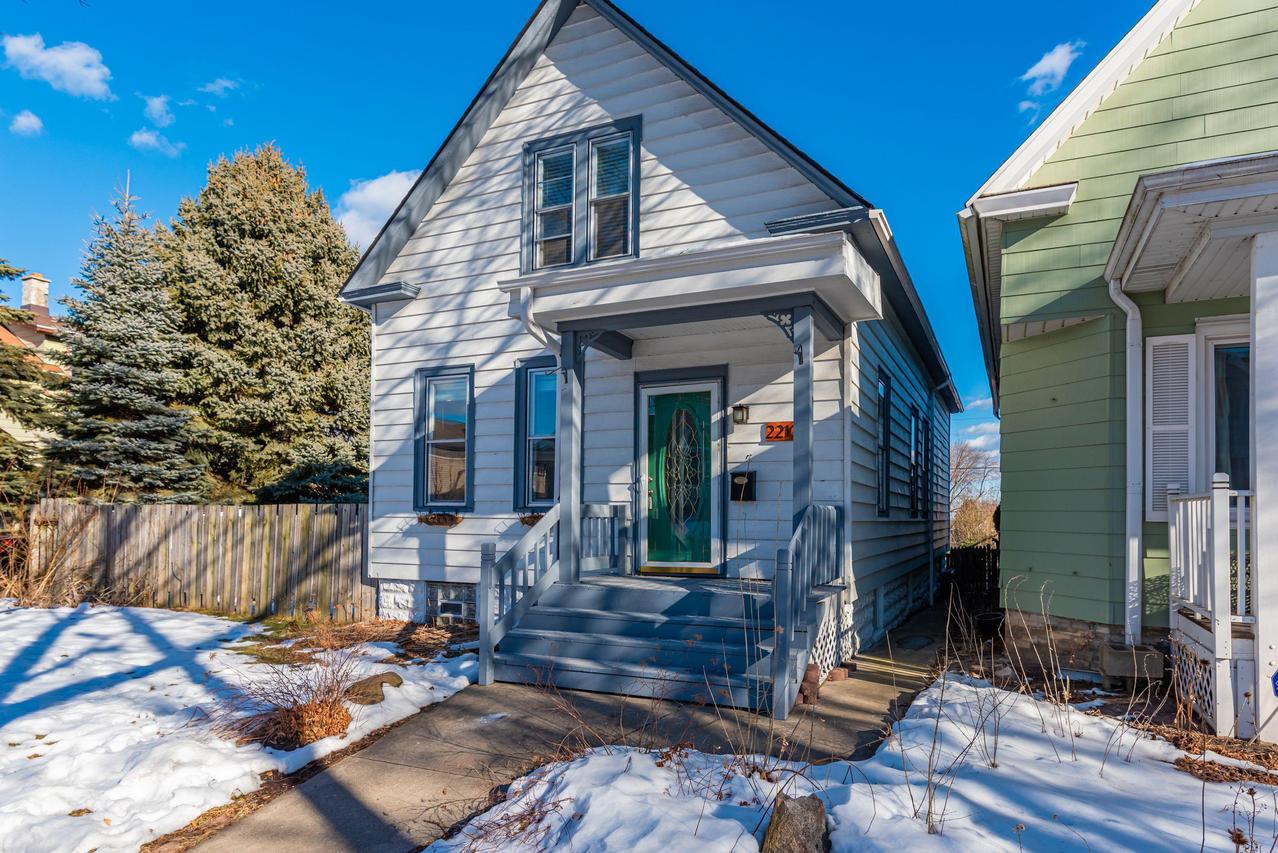 2210 S Woodward St, Milwaukee, WI 53207