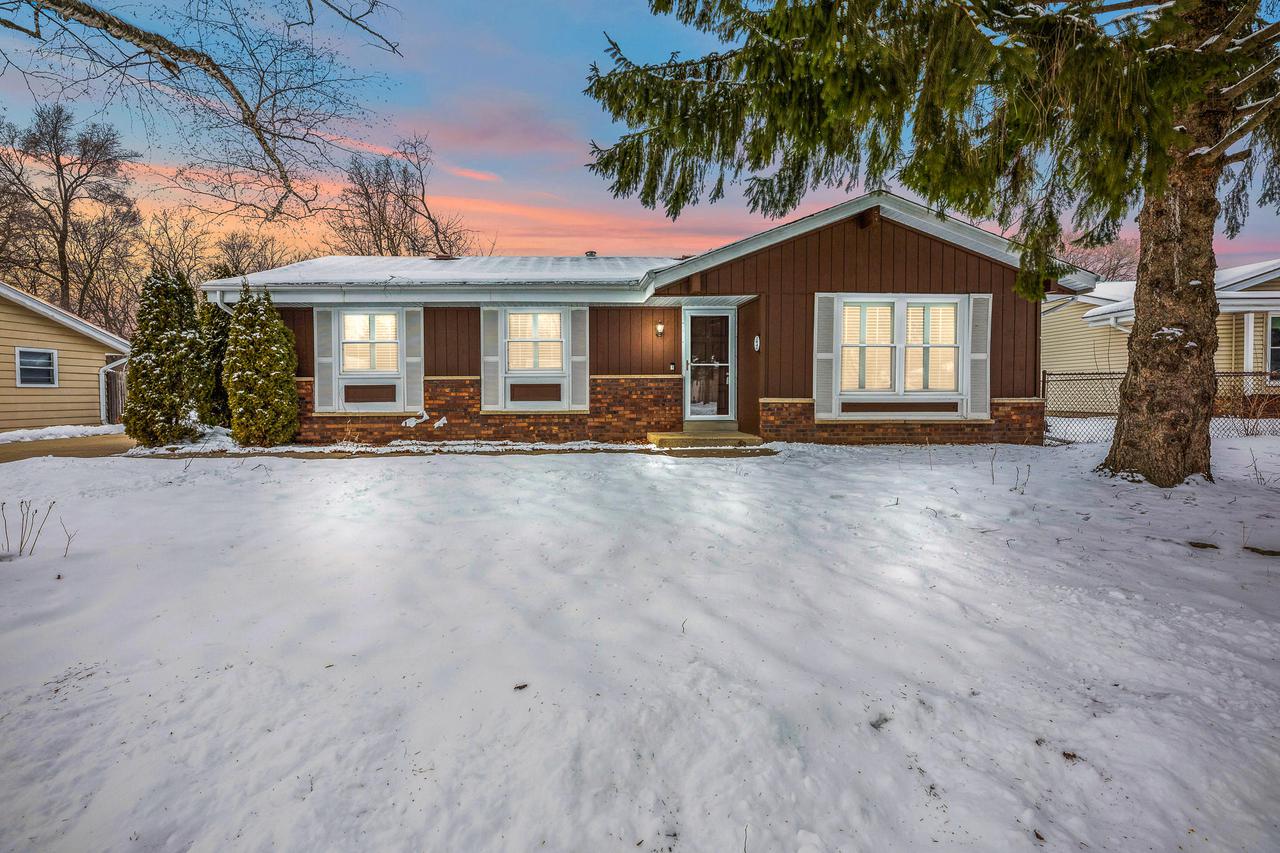 2040 Garland Ave., Waukesha, WI 53188