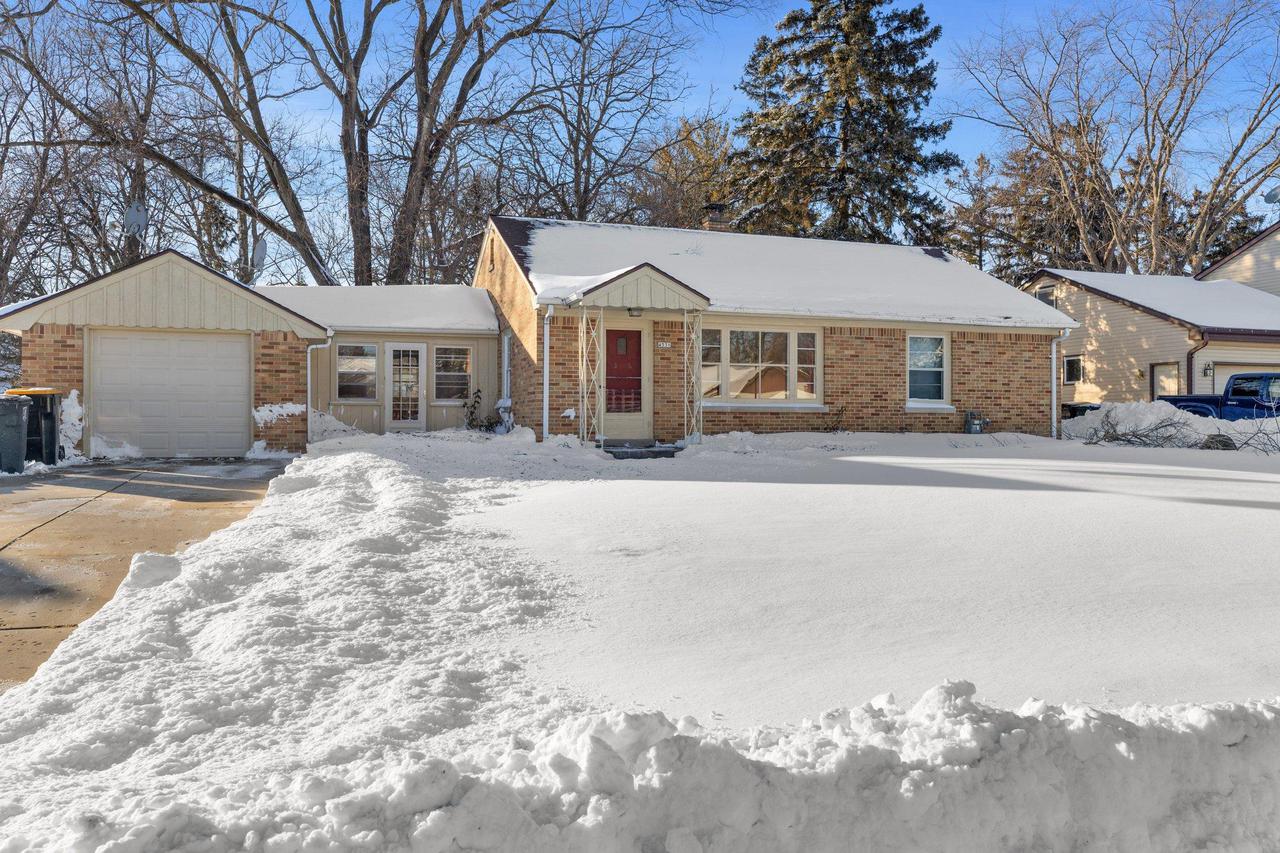 4531 N 103rd St, Wauwatosa, WI 53225