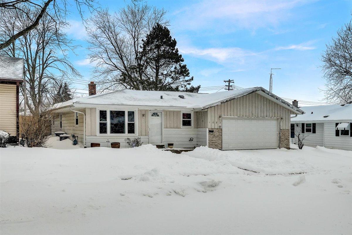 1682 Echo Ln, Racine, WI 53406