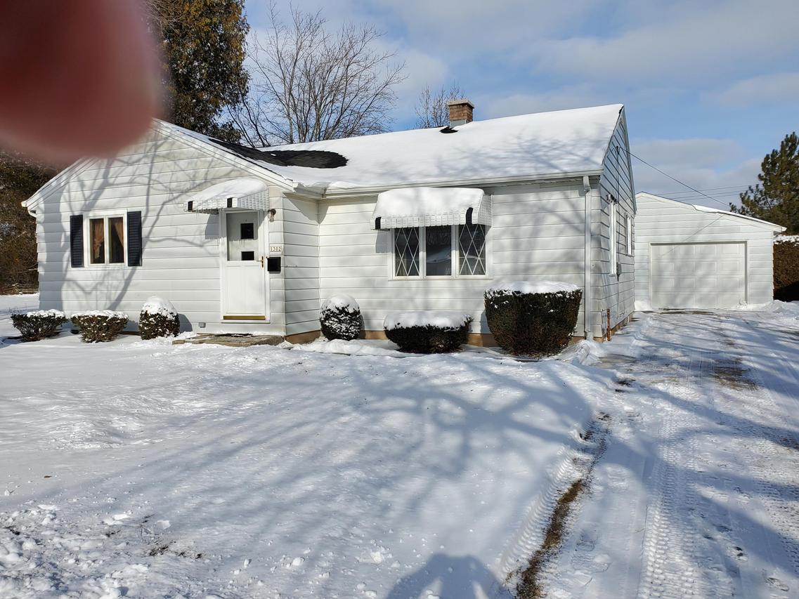1302 Nagle Ave., Manitowoc, WI 54220