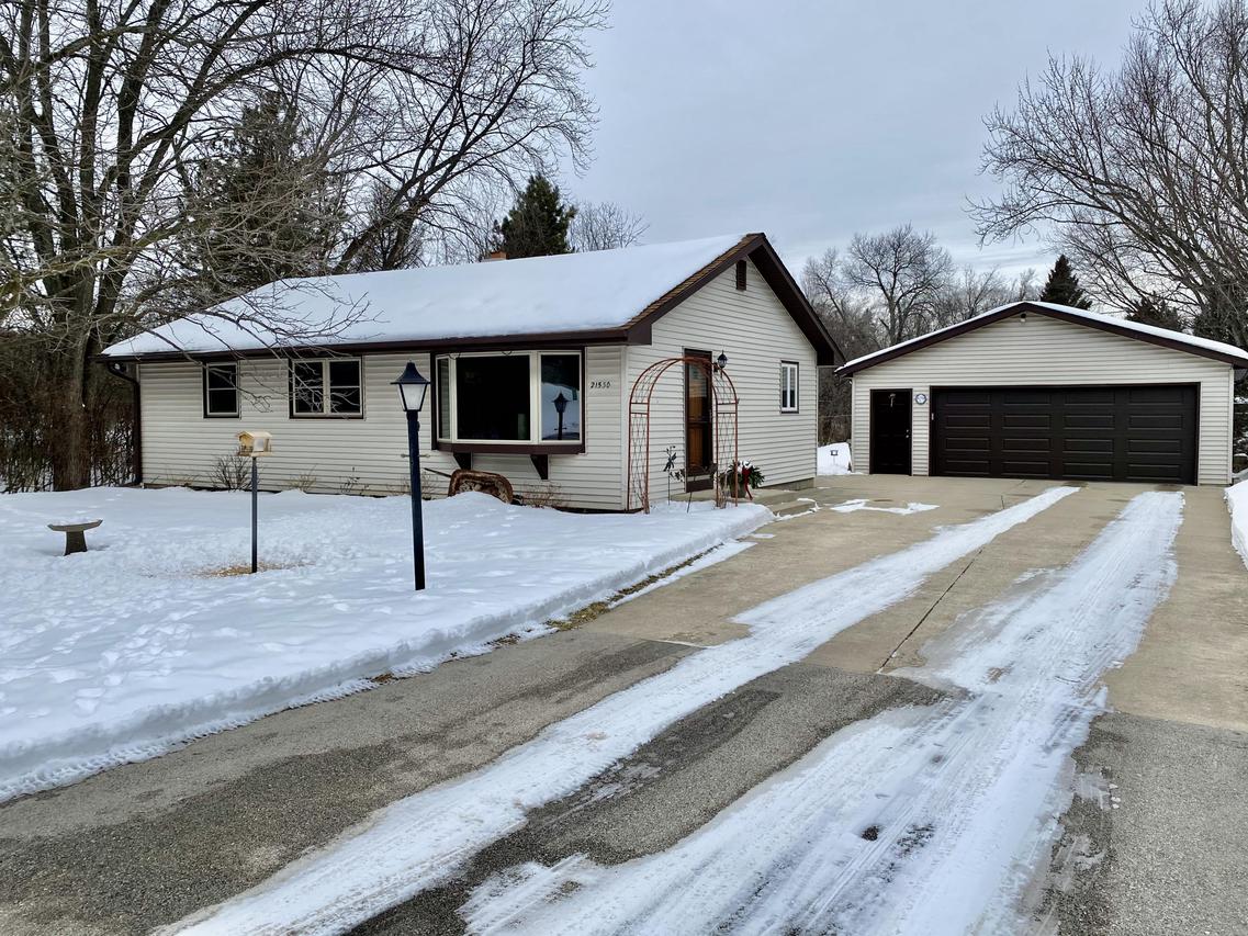 21530 W Orchard Dr., New Berlin, WI 53146