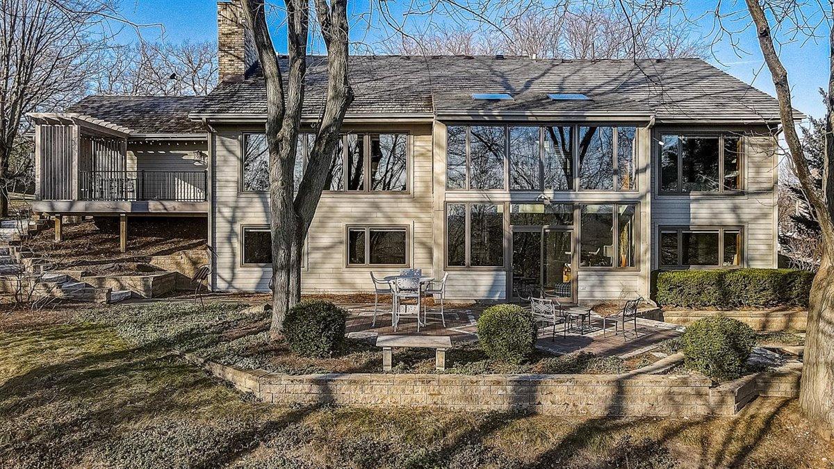 807 Knollwood Ct, Waukesha, WI 53188