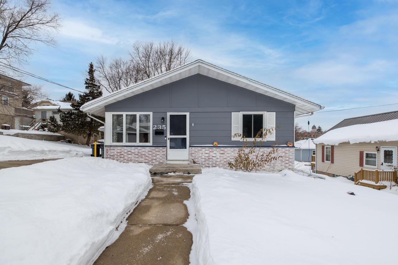 235 Lincoln Ln., Mayville, WI 53050