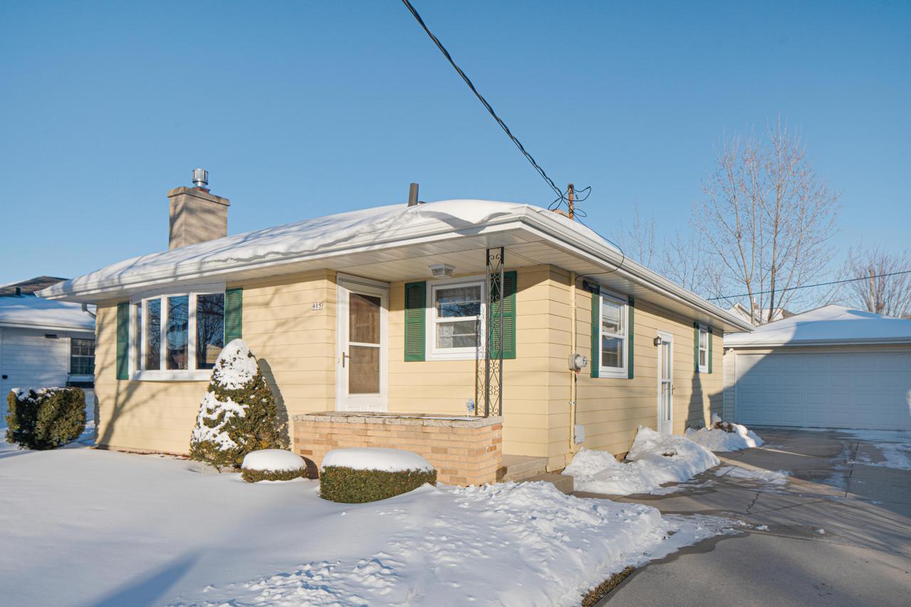 915 S 30th St., Manitowoc, WI 54220