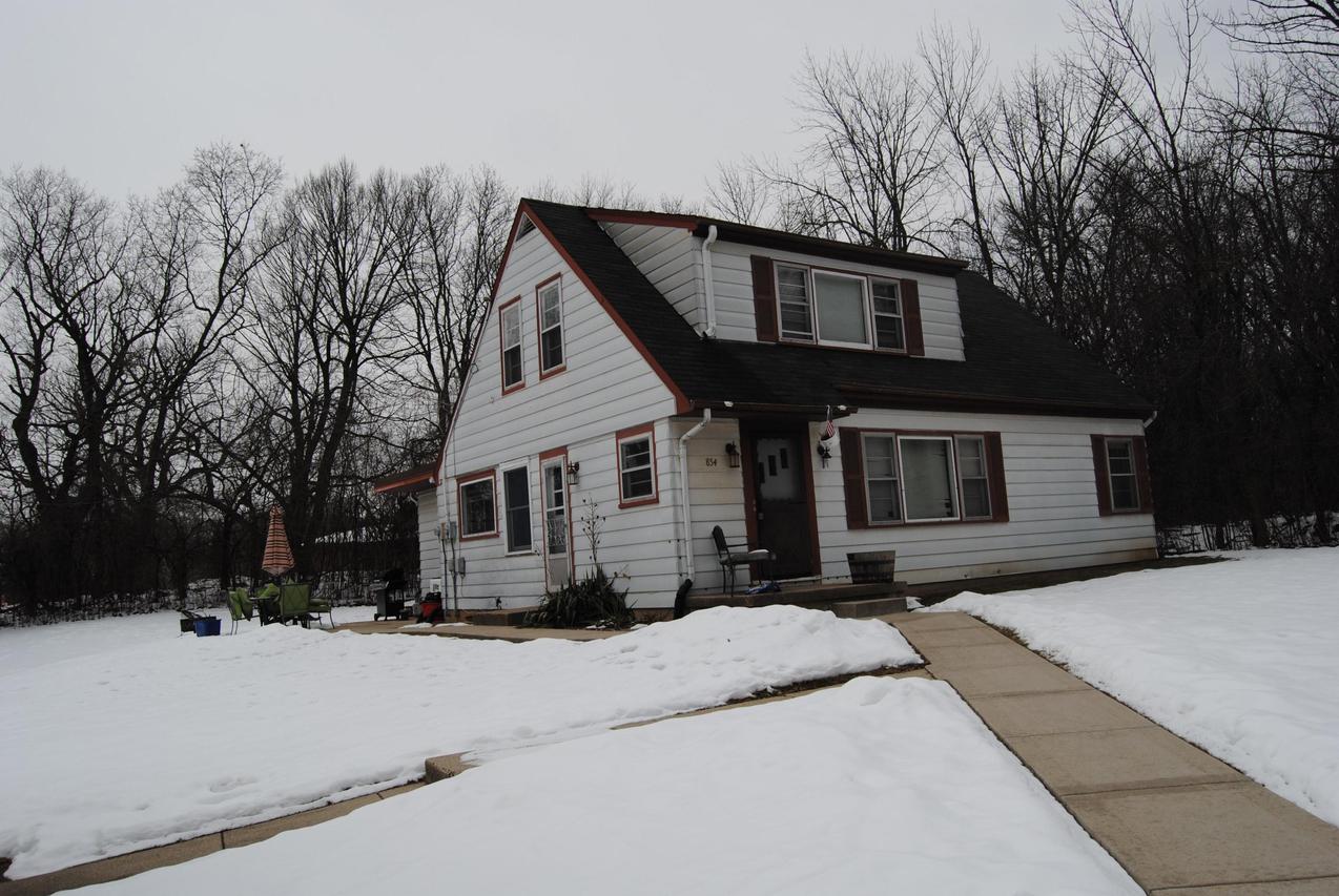 854 W Green Tree Rd., River Hills, WI 53217