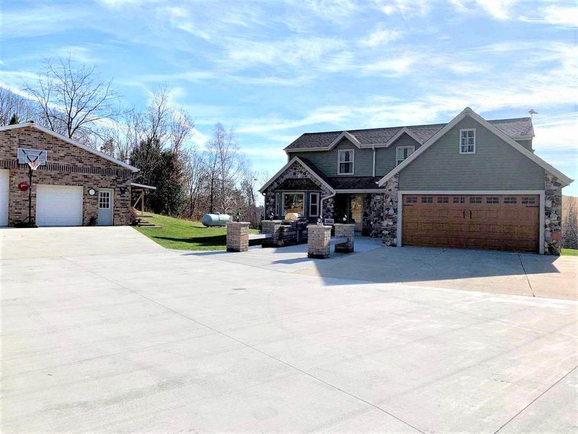 N2095 Chihuahua Ln, Ashford, WI 53010
