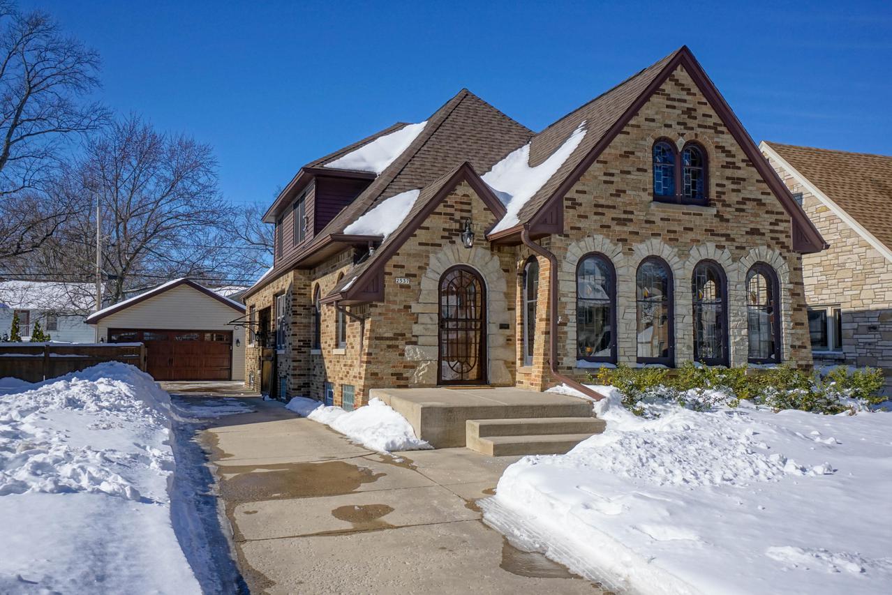 2537 N 83rd St., Wauwatosa, WI 53213