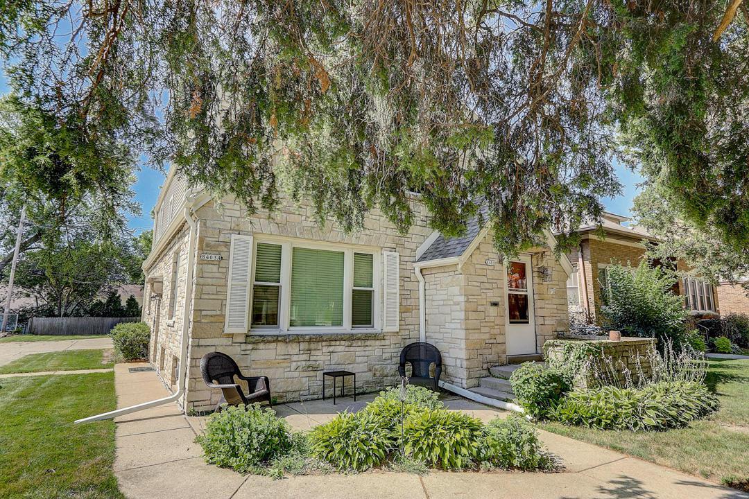 8401 W North Ave. #8403, Wauwatosa, WI 53226