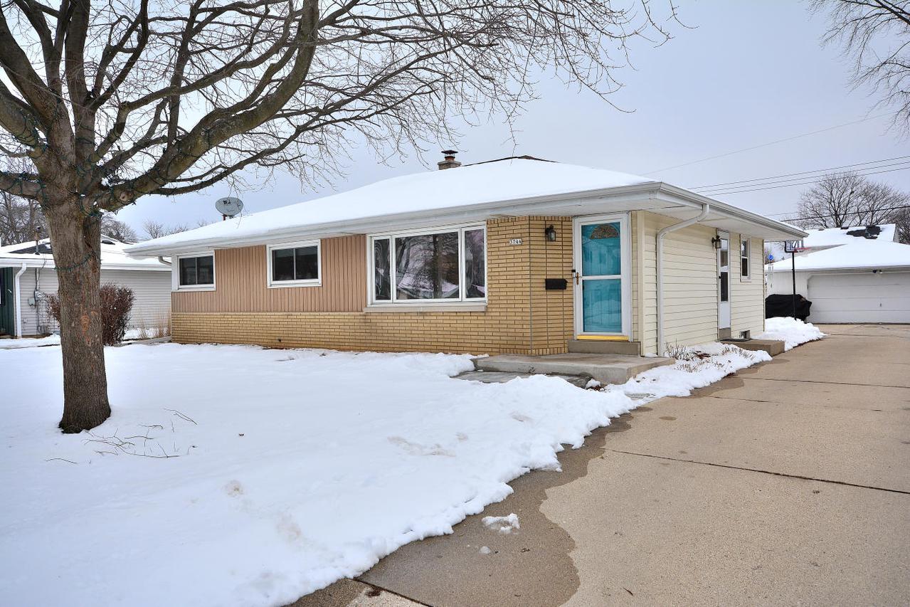 3744 S 96th St., Milwaukee, WI 53228