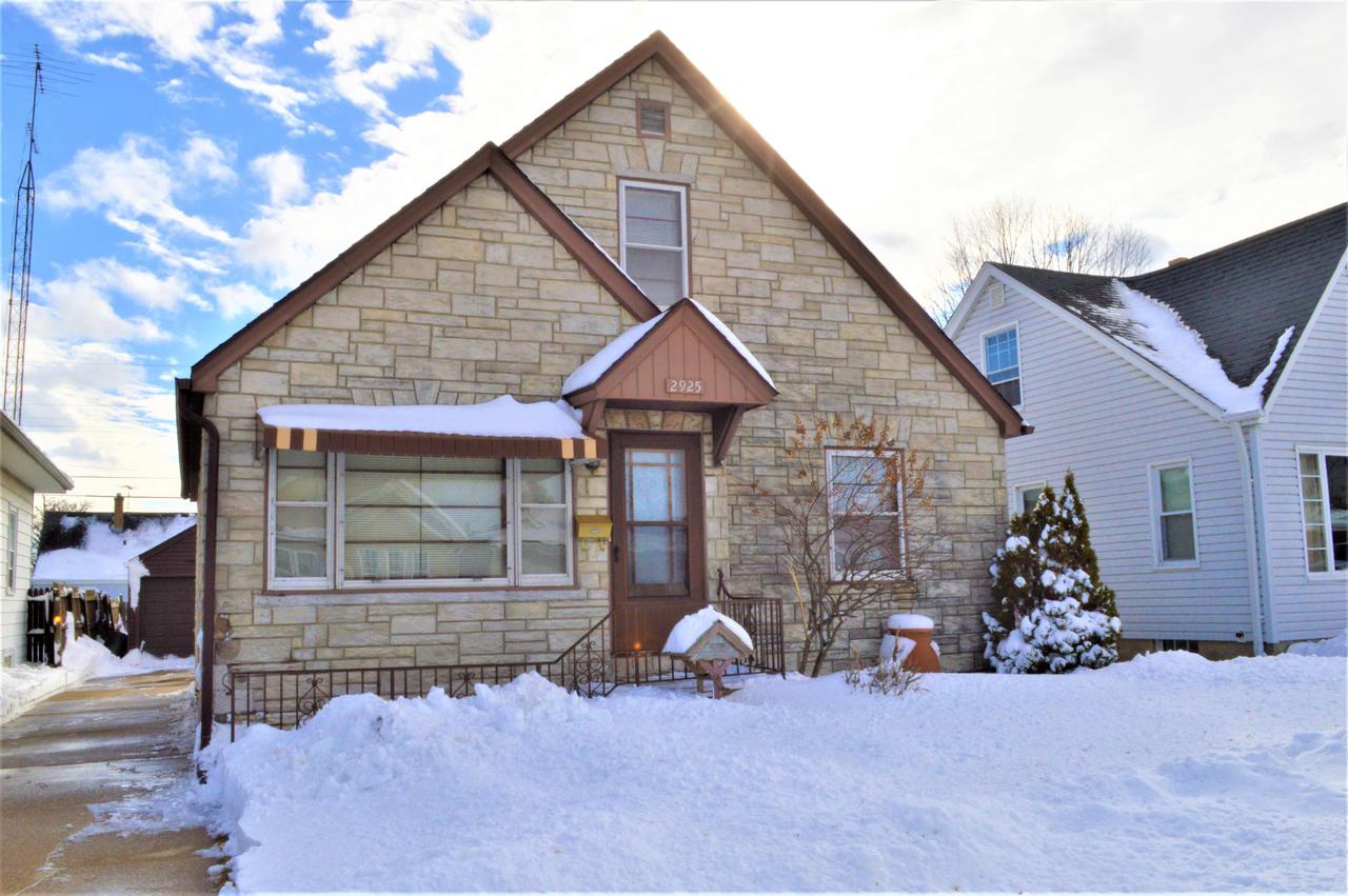 2925 Gillen St., Racine, WI 53403