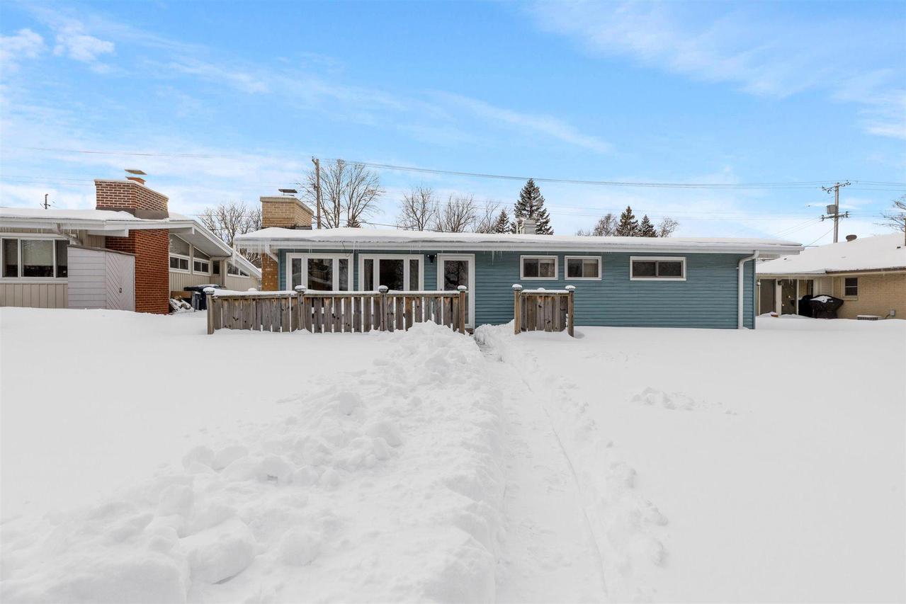 3512 S Sunset Dr, Milwaukee, WI 53220