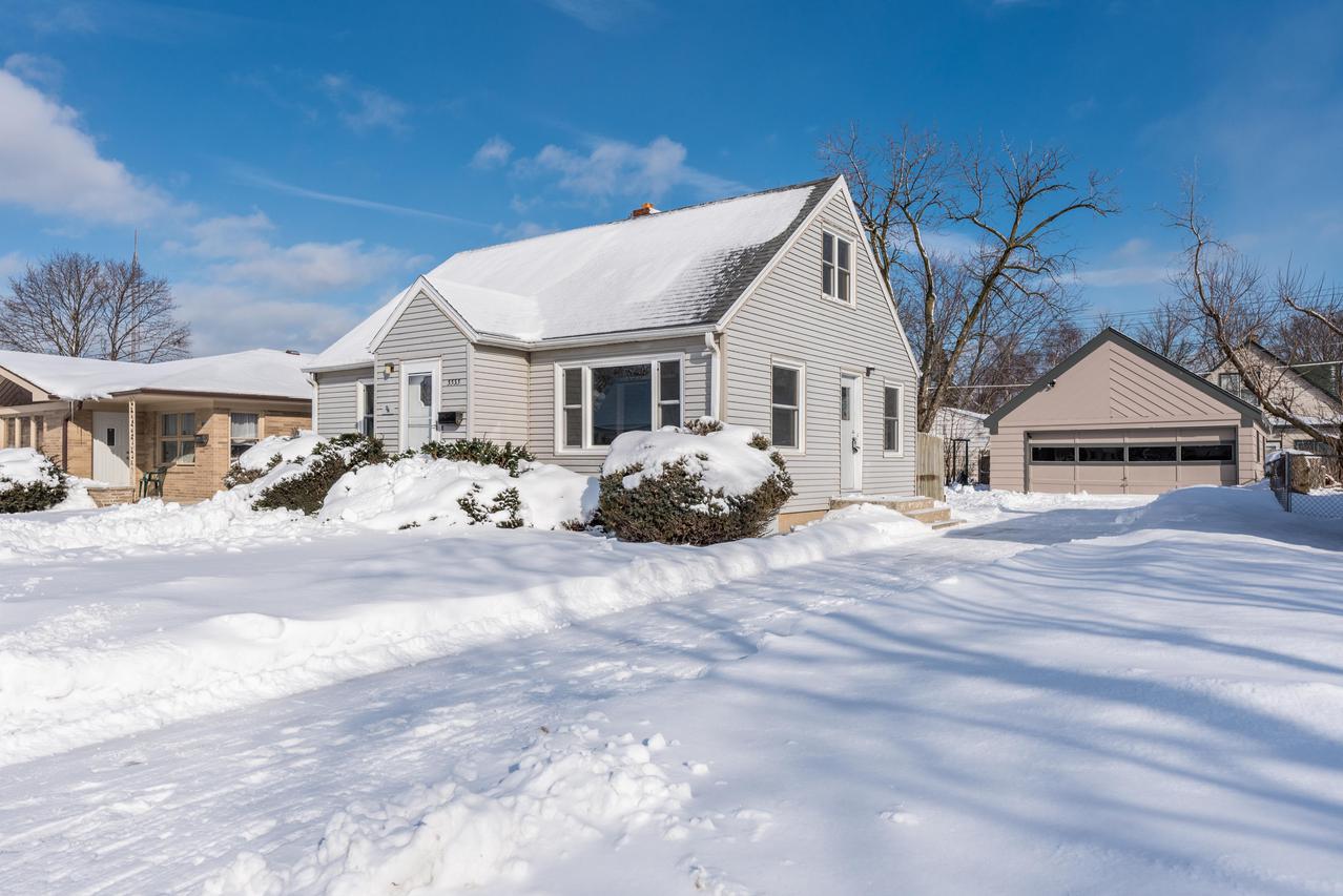 3333 Charles St, Racine, WI 53402