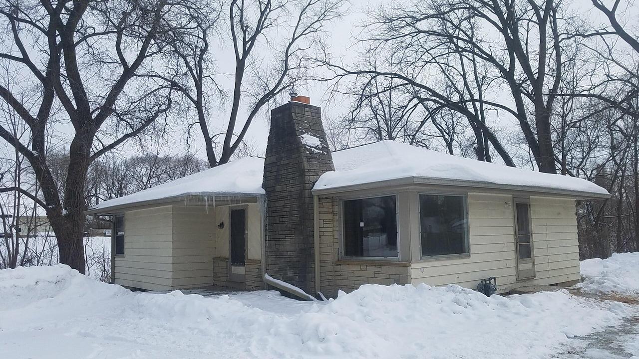 375 Eagle Lake, Mukwonago, WI 53149