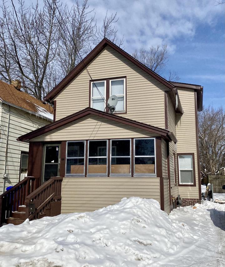 912 66th Pl, Kenosha, WI 53143