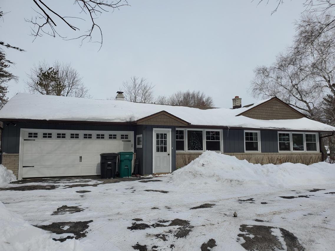 N70W17316 Antler Dr, Menomonee Falls, WI 53051