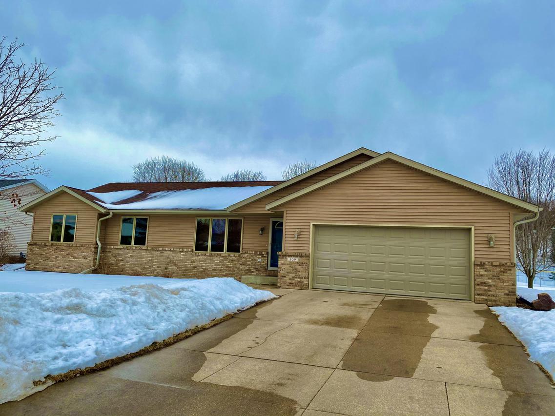 909 E 3rd Ave, Holmen, WI 54636