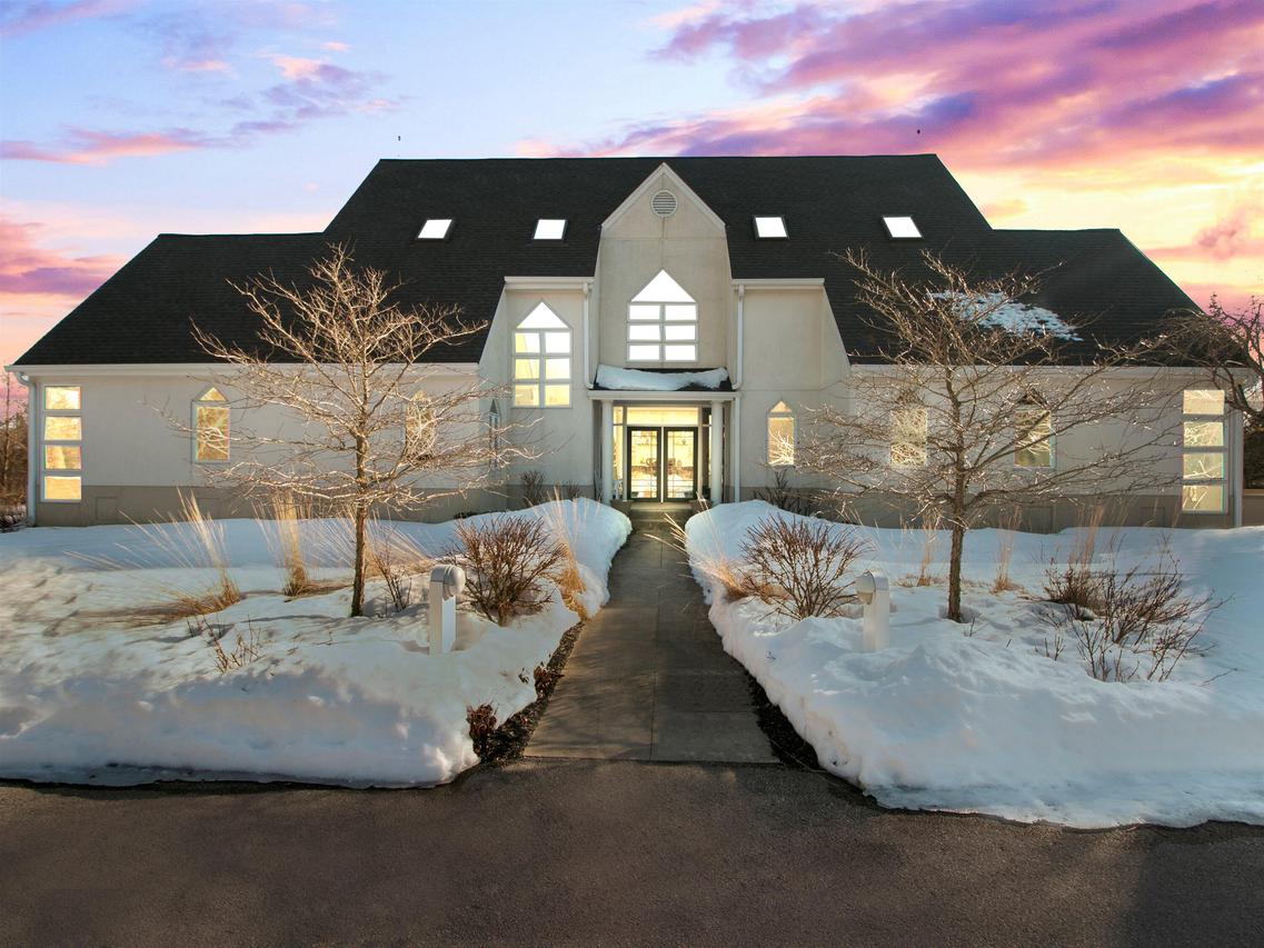 8500 W Hawthorne Rd., Mequon, WI 53097