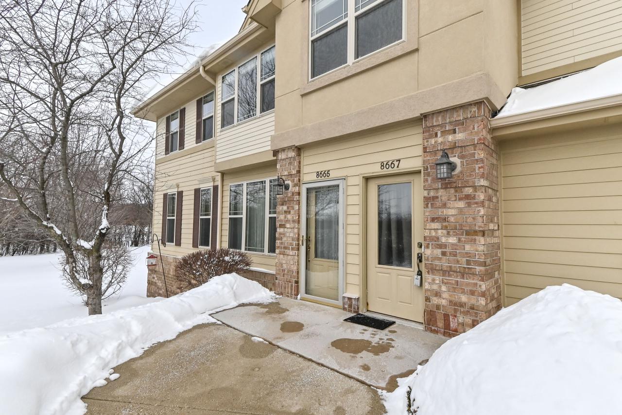 8667 S Deerwood Ln., Franklin, WI 53132