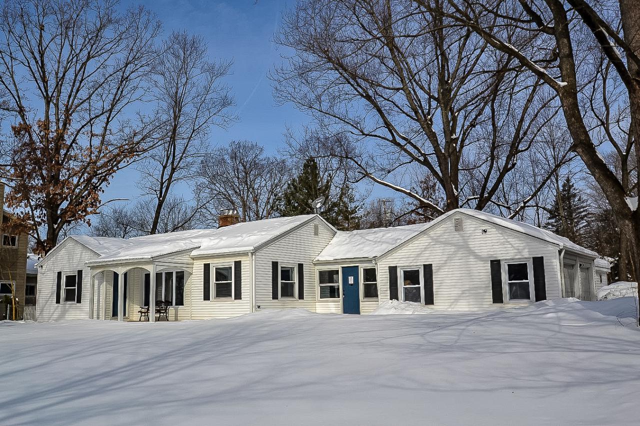 17822 W Oak Dr., New Berlin, WI 53146