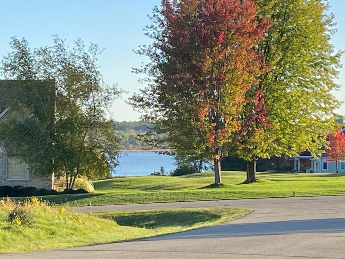 1240 Gleneagles Ct., Geneva, WI 53147