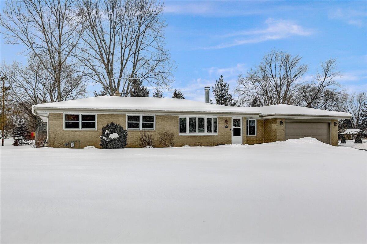 2967 S 126th St, New Berlin, WI 53151