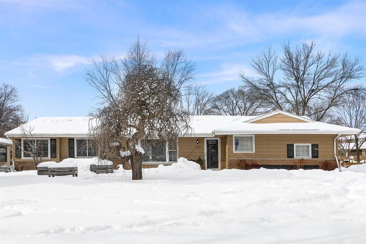 4727 N 108th St., Wauwatosa, WI 53225