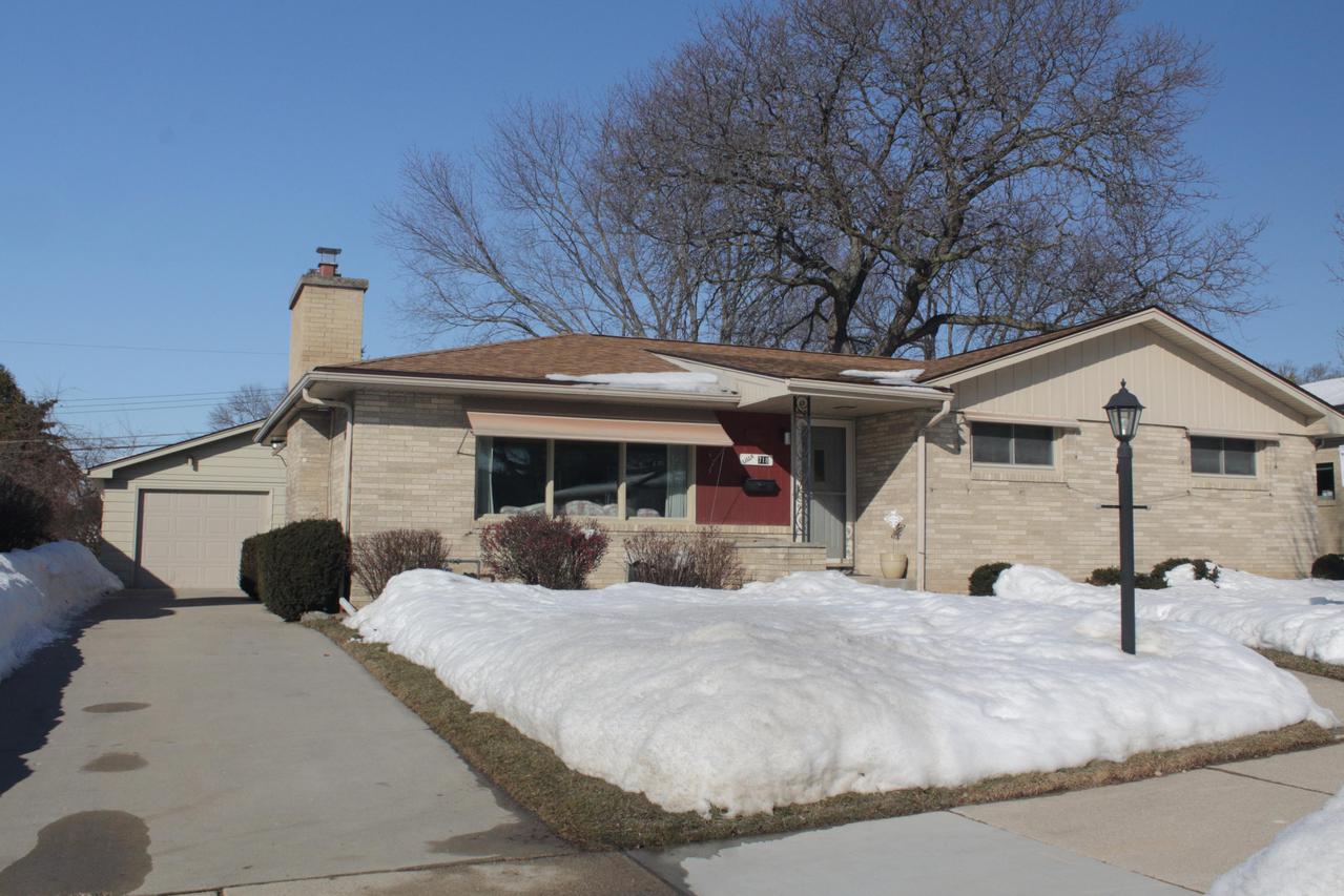 718 Perry Ave, Racine, WI 53406