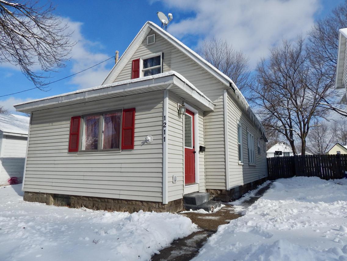 1211 S 5th Ave, La Crosse, WI 54601