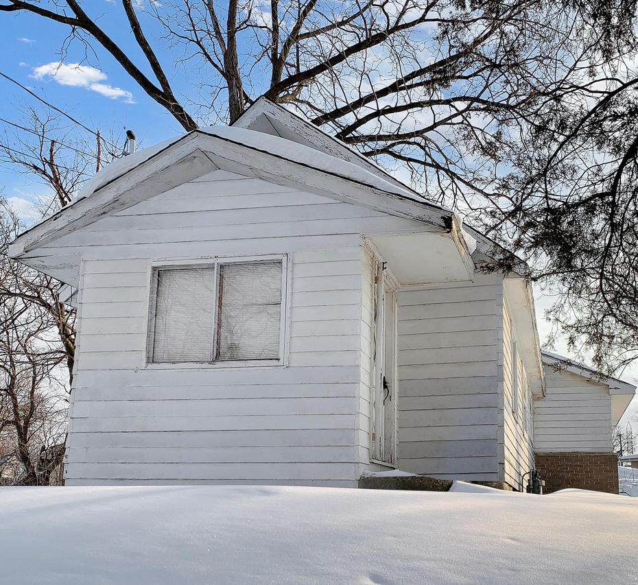 1457 Cleveland Ave., Waukesha, WI 53186