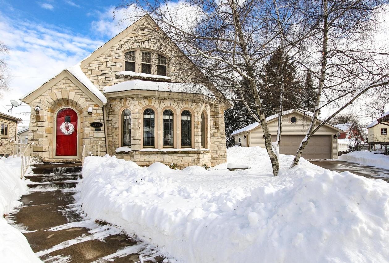 1930 N 86th St., Wauwatosa, WI 53226