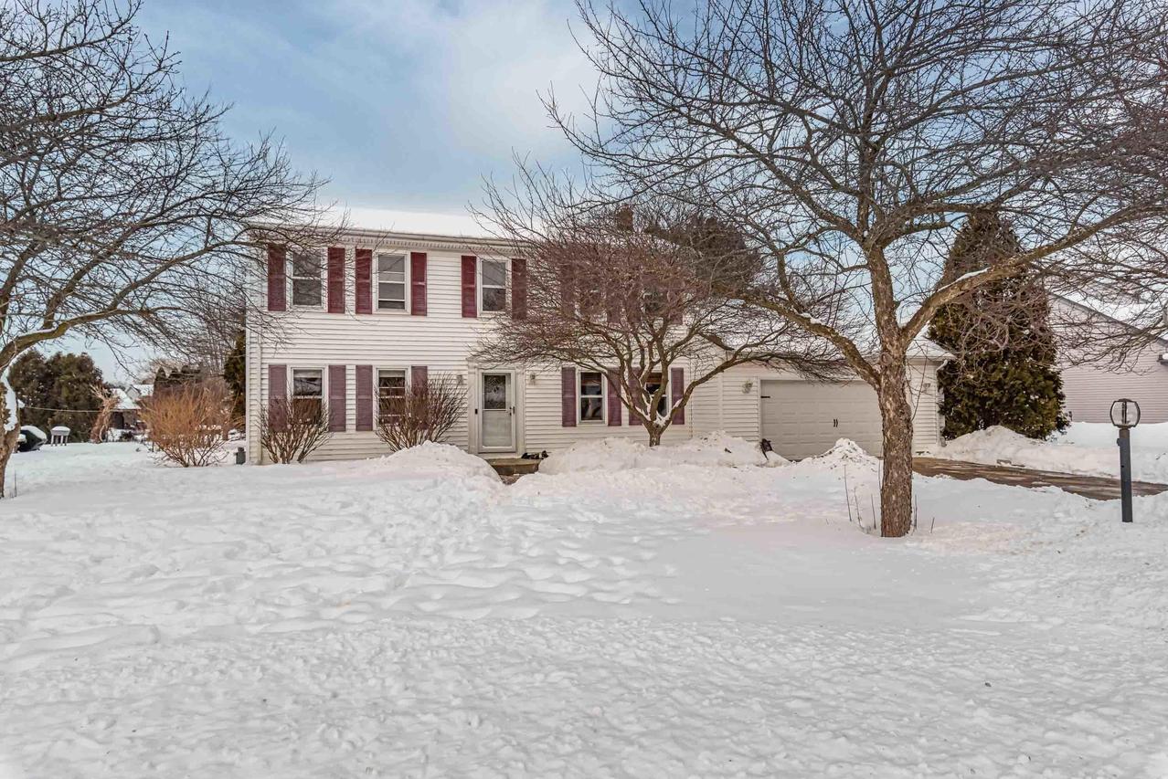 W160N10937 Meadow Dr, Germantown, WI 53022