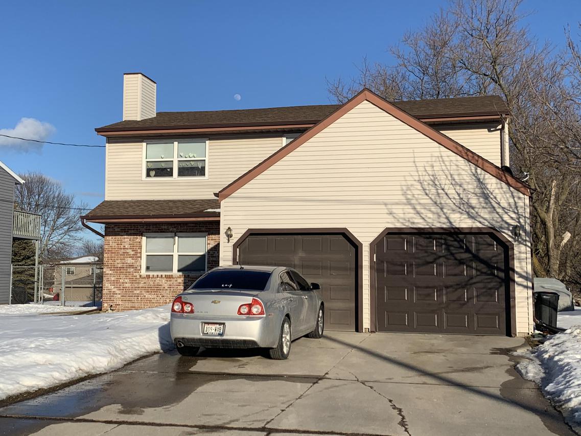 1815/1815A S 35th St., Manitowoc, WI 54220