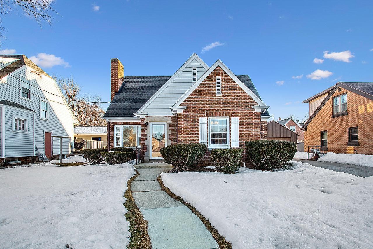 1507 Waldo Blvd., Manitowoc, WI 54220