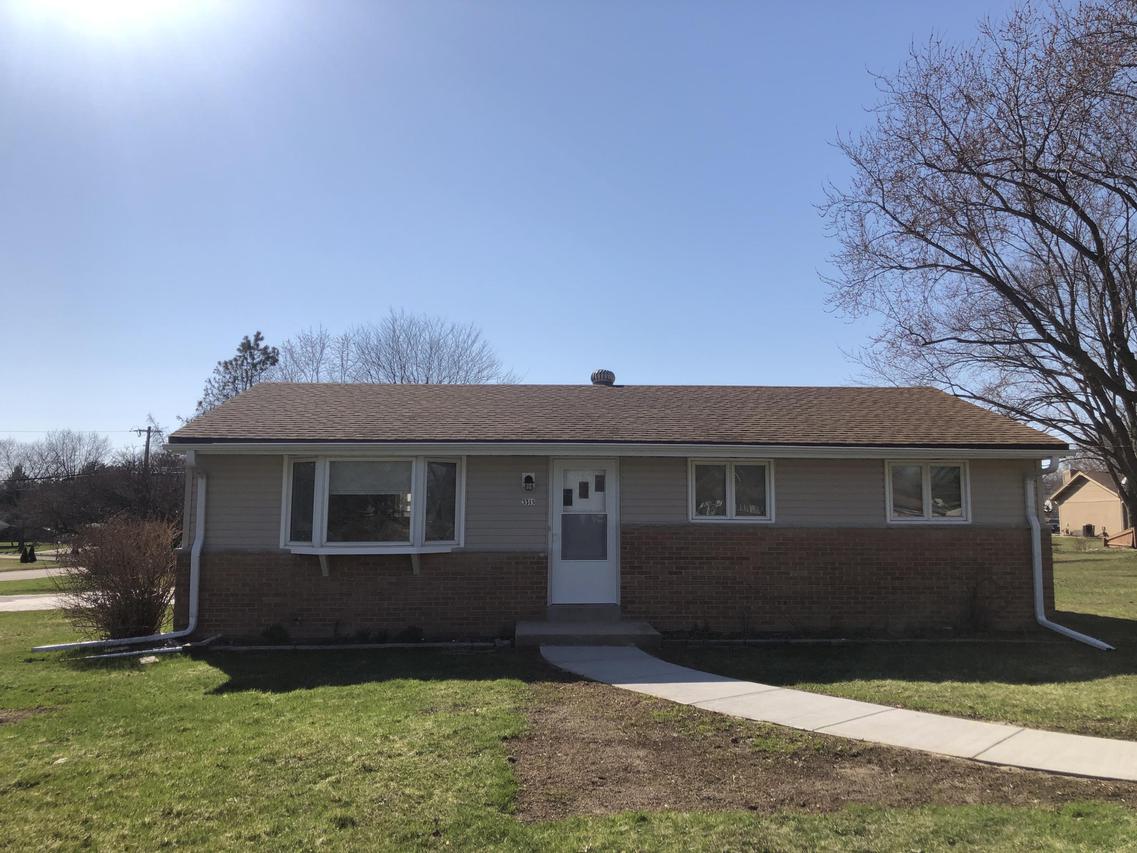 3315 S 147th St, New Berlin, WI 53151