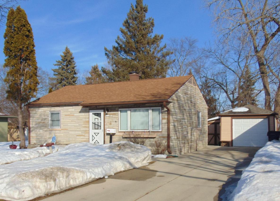 2728 S 68th St., Milwaukee, WI 53219
