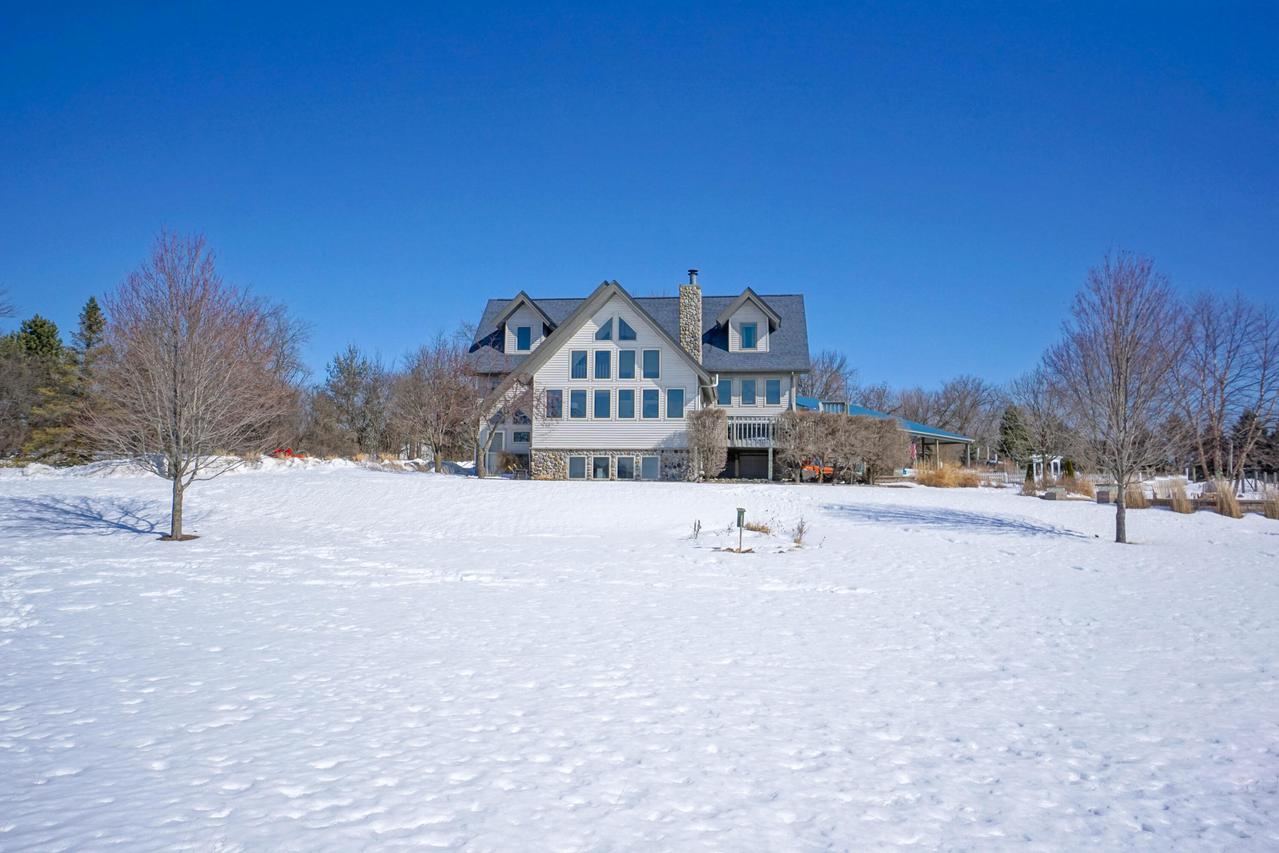 W257S5210 Wood Lilly Ln., Waukesha, WI 53189