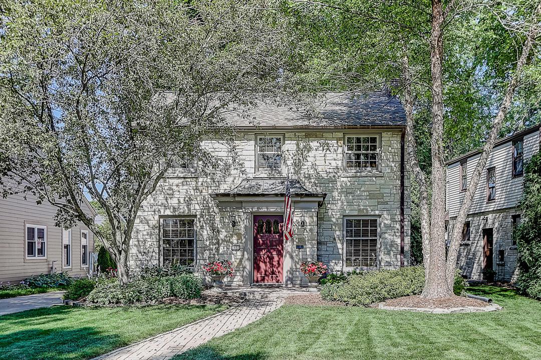 2477 N 96th St., Wauwatosa, WI 53226