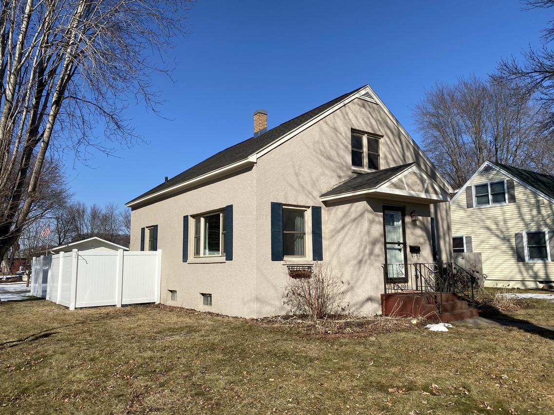 2701 Ray Pl, La Crosse, WI 54601