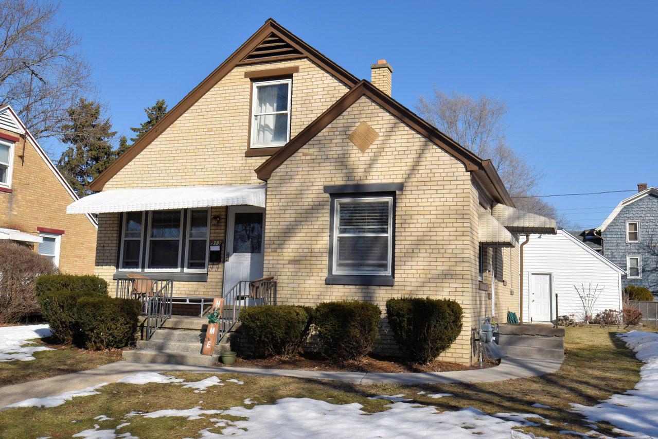 913 S Grand Ave., Waukesha, WI 53186