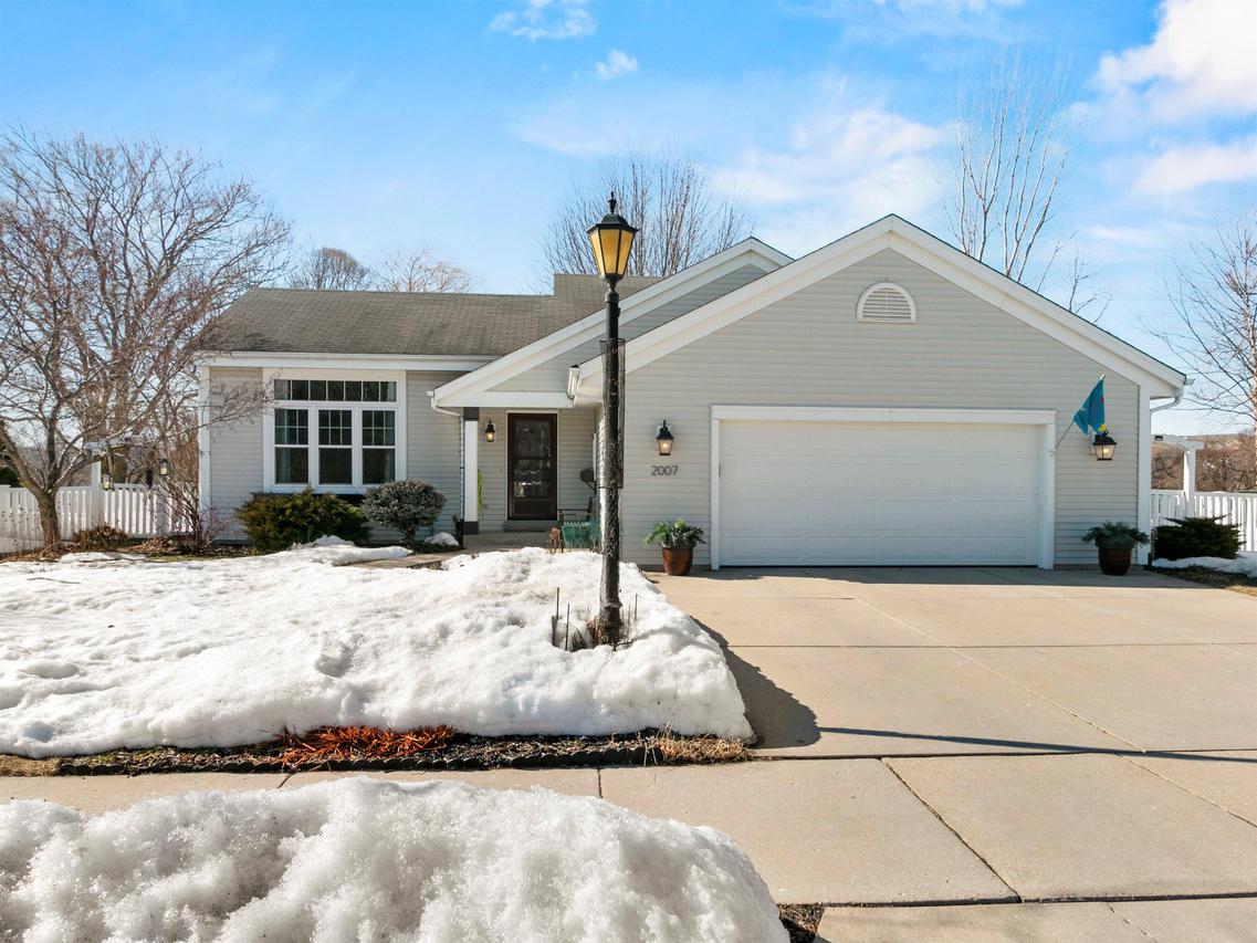 2007 Wildberry Ct., Waukesha, WI 53186