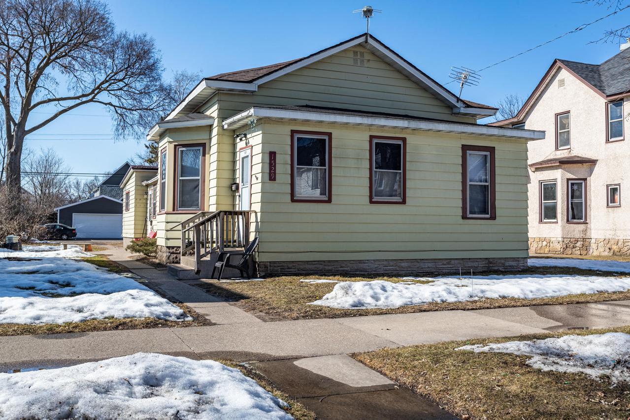 1527-1529 Wood St, La Crosse, WI 54603