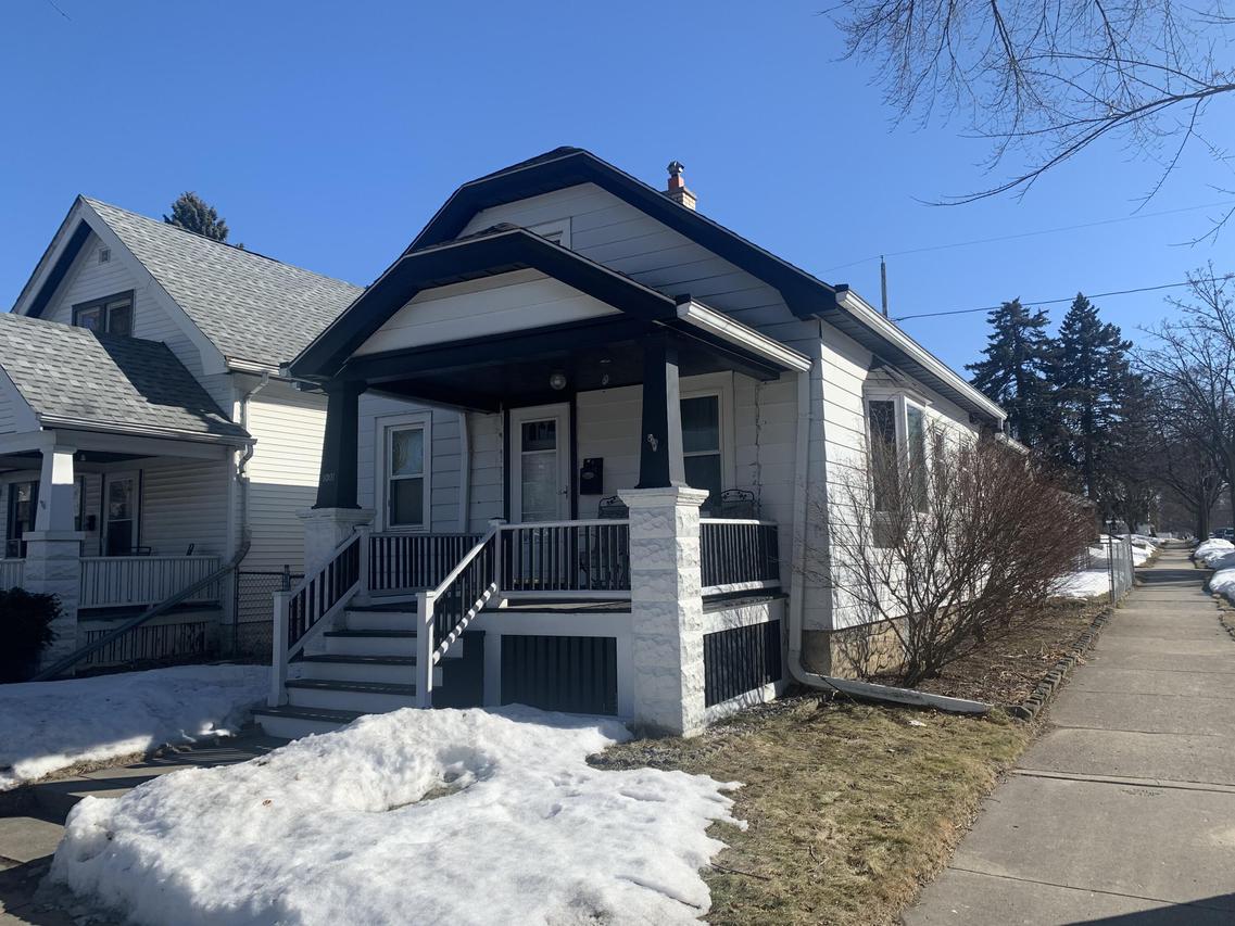 1001 E Holt Ave, Milwaukee, WI 53207