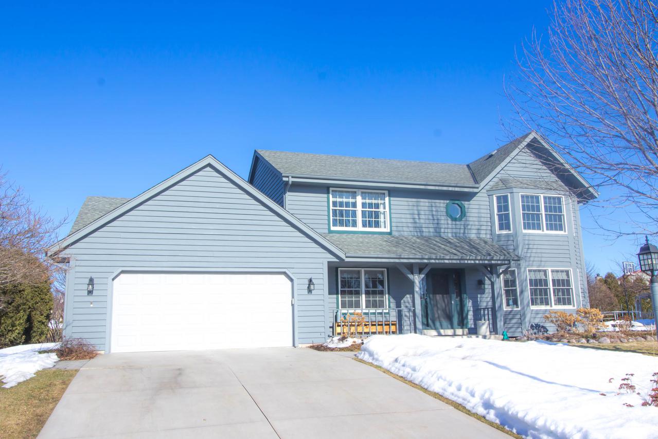 N76W16224 Sherwood Dr, Menomonee Falls, WI 53051