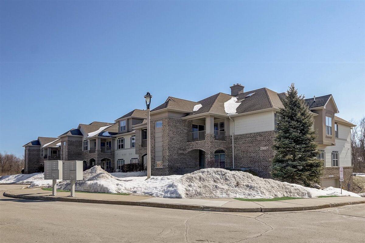 2987 W Drexel Ave. #312, Franklin, WI 53132